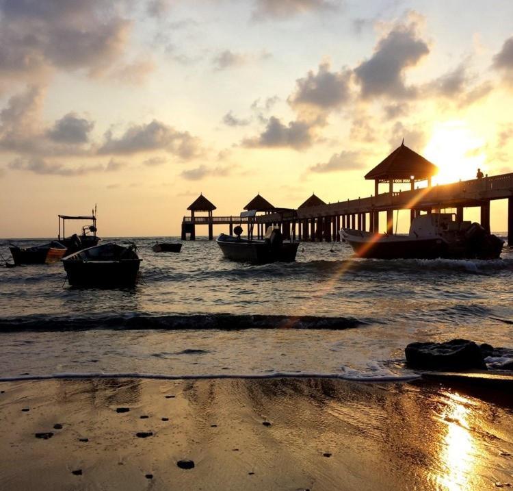 Desaru, Bayu Balau Beach Resort Bandar Penawar Экстерьер фото